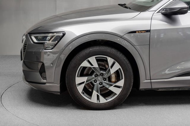 WAUZZZGE9LB010924 2020 AUDI E-TRON-3