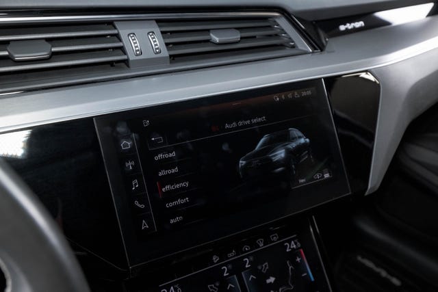 2020 AUDI E-TRON - 18