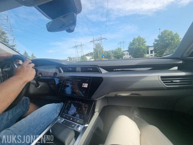 2020 AUDI E-TRON - 11