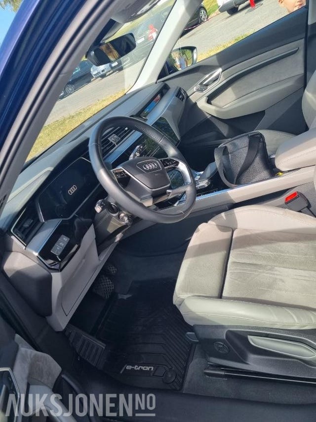 WAUZZZGE1LB036966 2020 AUDI E-TRON-4