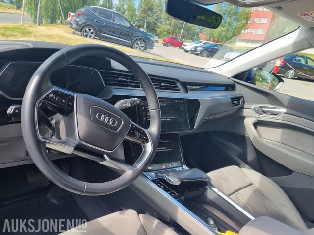 WAUZZZGE1LB036966 2020 AUDI E-TRON-2
