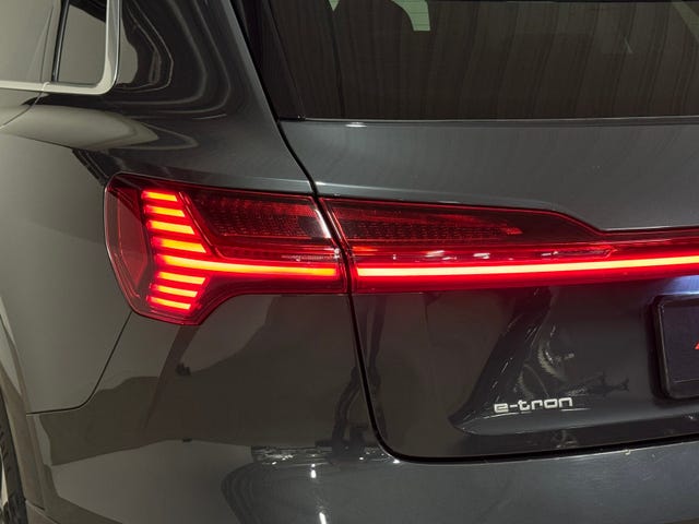 2020 AUDI E-TRON - 10