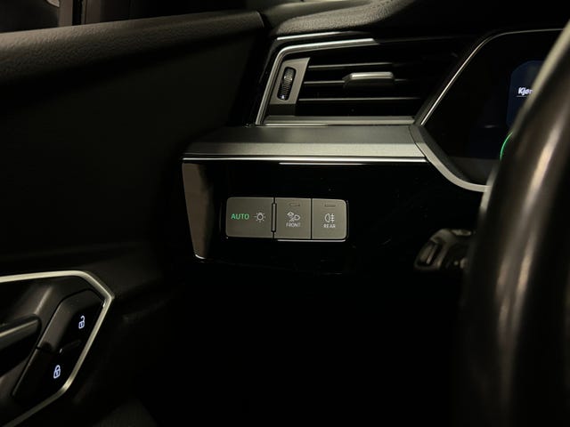 2020 AUDI E-TRON - 32