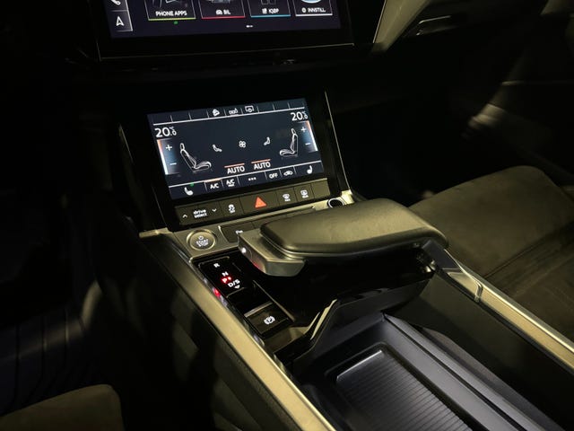 2020 AUDI E-TRON - 20