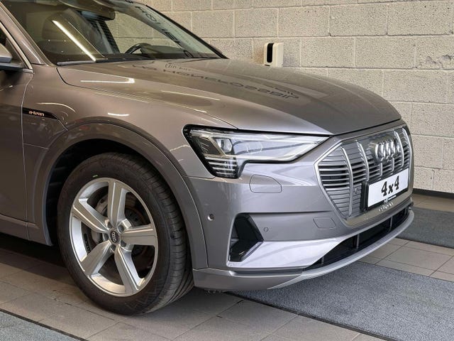 WAUZZZGE7LB019301 2020 AUDI E-TRON-1