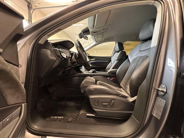 WAUZZZGE7LB019301 2020 AUDI E-TRON-5