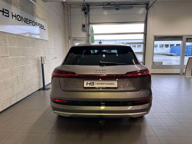 WAUZZZGE7LB019301 2020 AUDI E-TRON-4