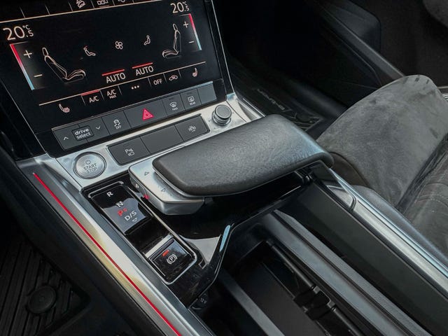 2020 AUDI E-TRON - 33