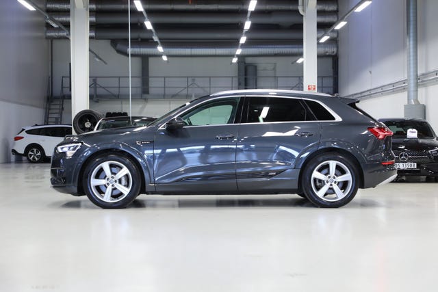 null 2020 AUDI E-TRON-3
