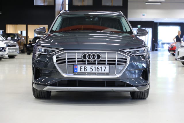 null 2020 AUDI E-TRON-2