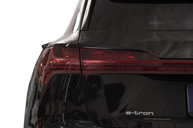 WAUZZZGE5MB023400 2021 AUDI E-TRON-5