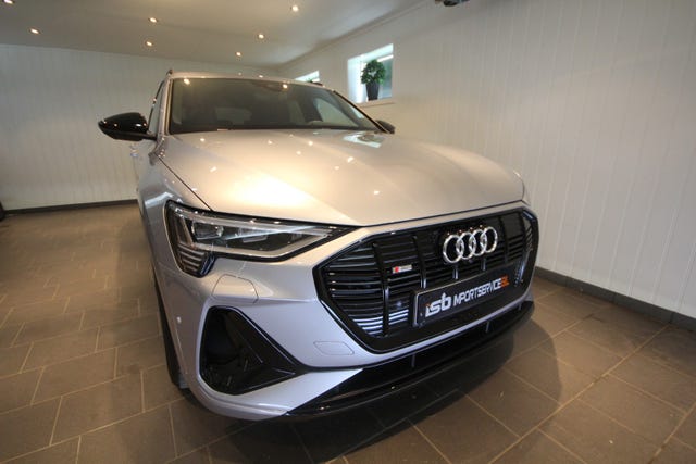 WAUZZZGE8LB032557 2020 AUDI E-TRON-2