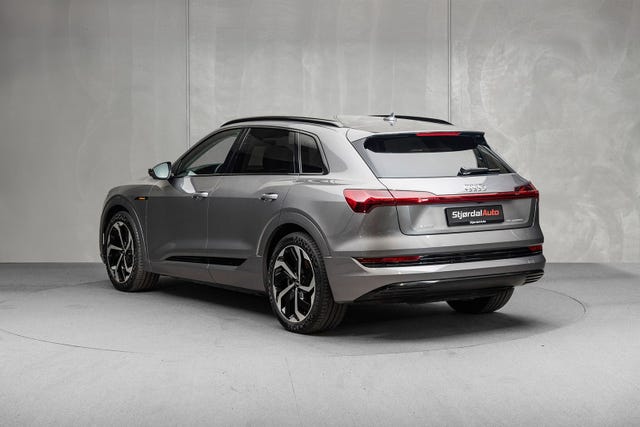 WAUZZZGE8MB027232 2021 AUDI E-TRON-4