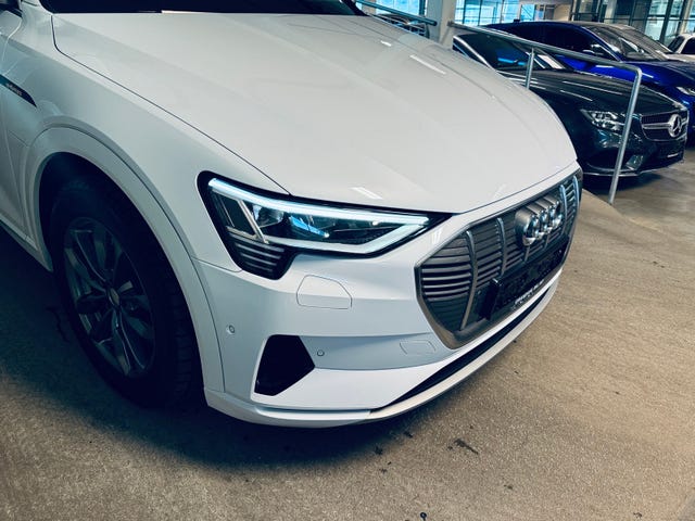 WAUZZZGE0MB043411 2021 AUDI E-TRON-3