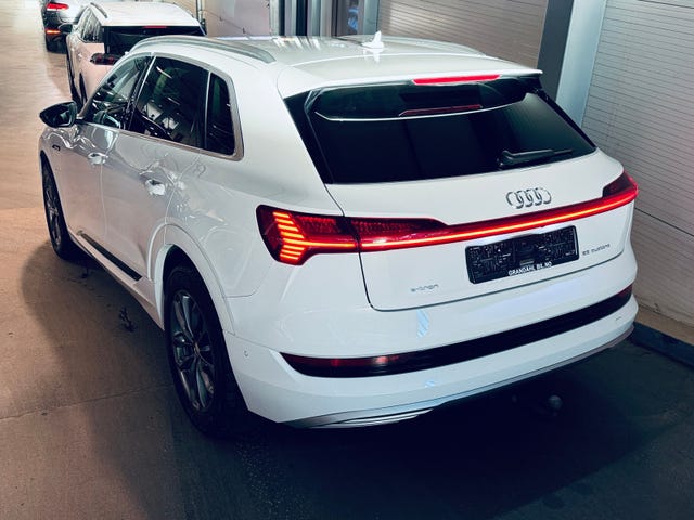 WAUZZZGE0MB043411 2021 AUDI E-TRON-4