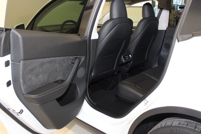 2025 TESLA MODEL Y - 32