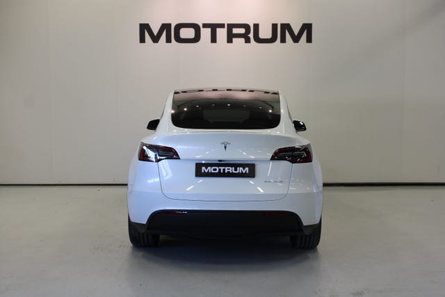 XP7YGCEK4SB552615 2025 TESLA MODEL Y-3