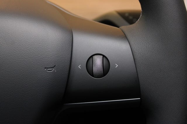 2025 TESLA MODEL Y - 15