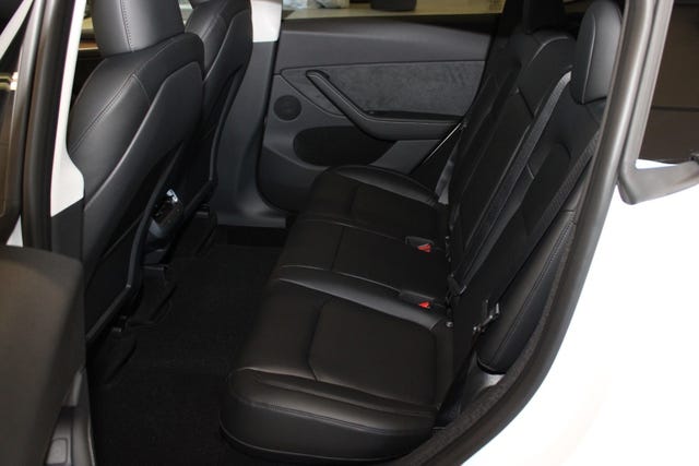 2025 TESLA MODEL Y - 33