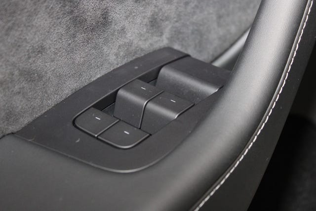 2025 TESLA MODEL Y - 12