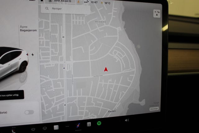 2025 TESLA MODEL Y - 25