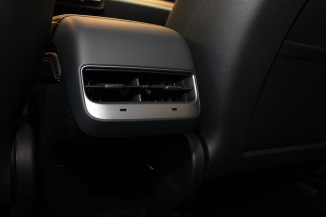2025 TESLA MODEL Y - 36