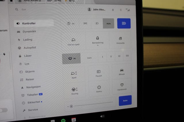 2025 TESLA MODEL Y - 19