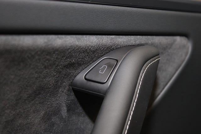 2025 TESLA MODEL Y - 11