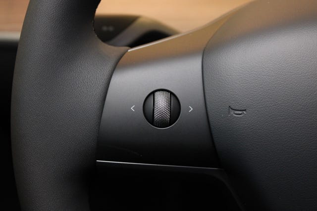 2025 TESLA MODEL Y - 14