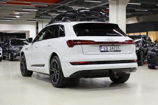 null 2021 AUDI E-TRON-4
