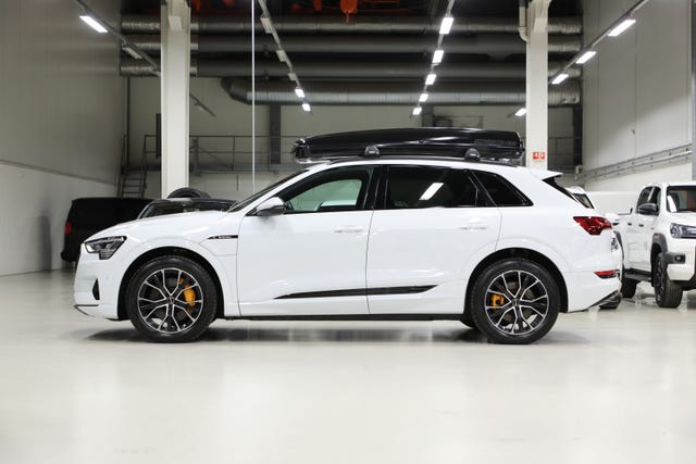 null 2021 AUDI E-TRON-3