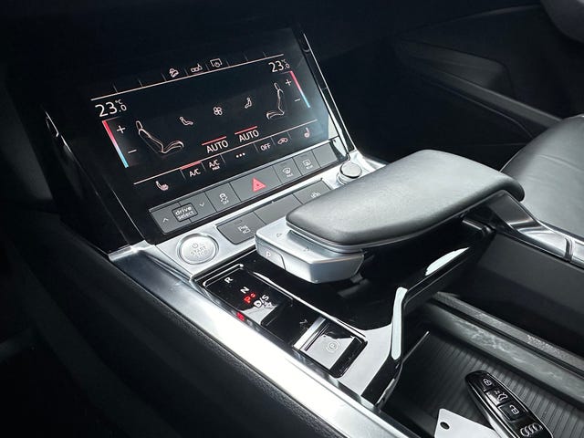 2020 AUDI E-TRON - 28