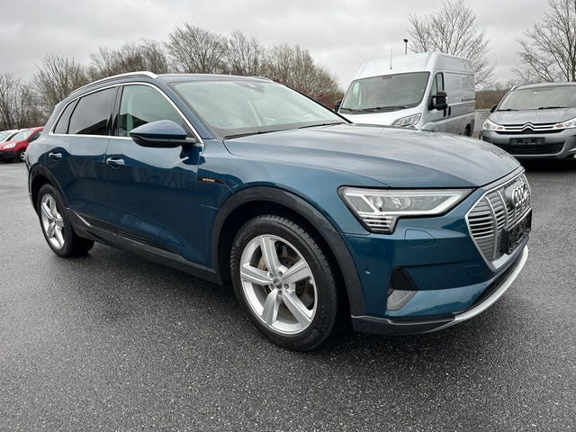null 2020 AUDI E-TRON-4