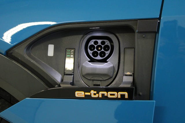 2020 AUDI E-TRON - 52