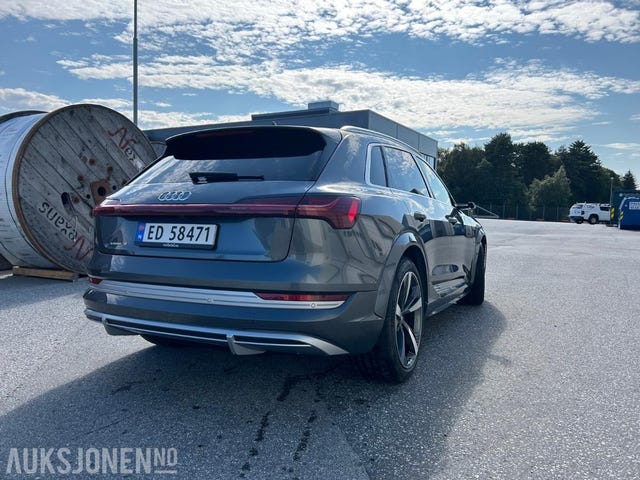 WAUZZZGE1MB001572 2021 AUDI E-TRON-2