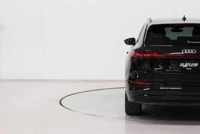 2020 AUDI E-TRON - 12