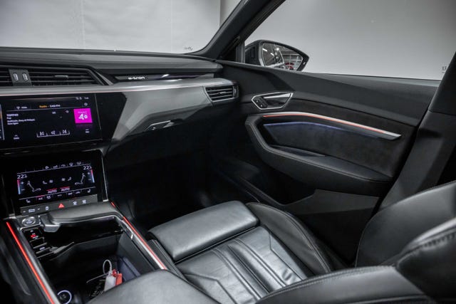 2020 AUDI E-TRON - 32