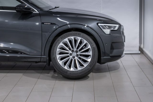 WAUZZZGE0LB009029 2020 AUDI E-TRON-3