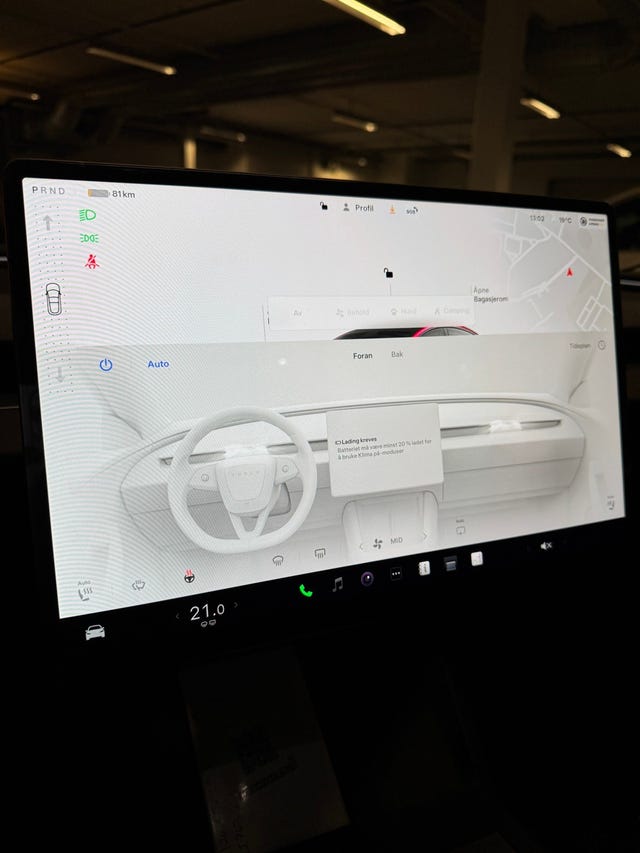 2025 TESLA MODEL 3 - 26