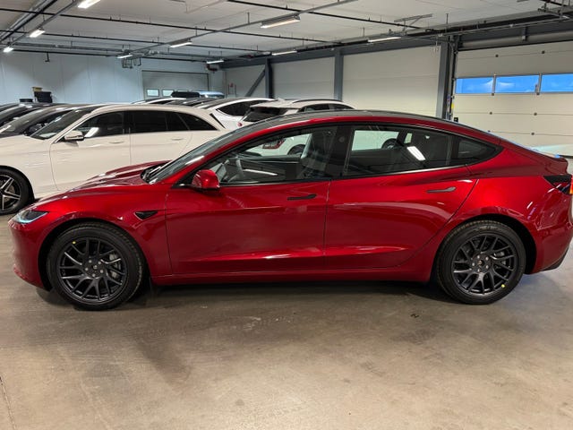 2025 TESLA MODEL 3 - 13