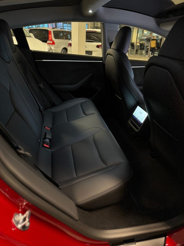 2025 TESLA MODEL 3 - 8