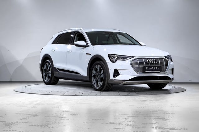 null 2020 AUDI E-TRON-3