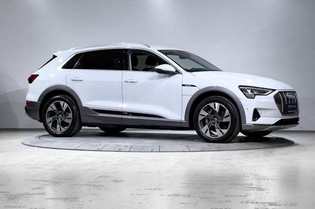 null 2020 AUDI E-TRON-4