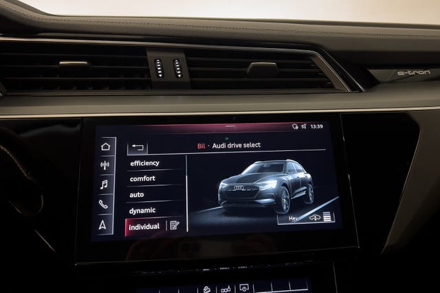 2020 AUDI E-TRON - 27