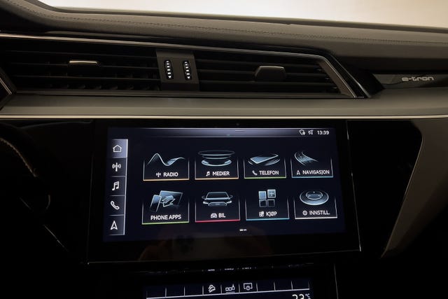 2020 AUDI E-TRON - 25