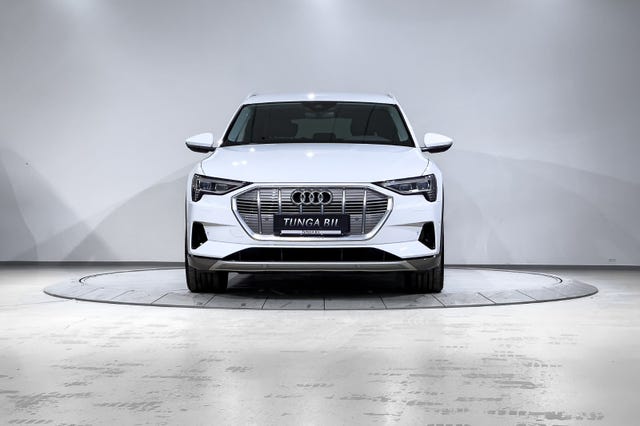 null 2020 AUDI E-TRON-2
