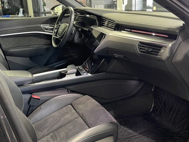 WAUZZZGE1LB023747 2020 AUDI E-TRON-5