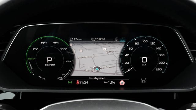 2021 AUDI E-TRON - 32