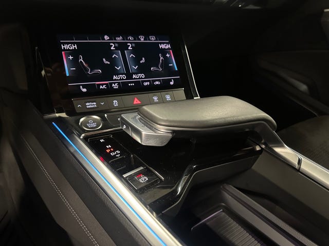 2020 AUDI E-TRON - 23
