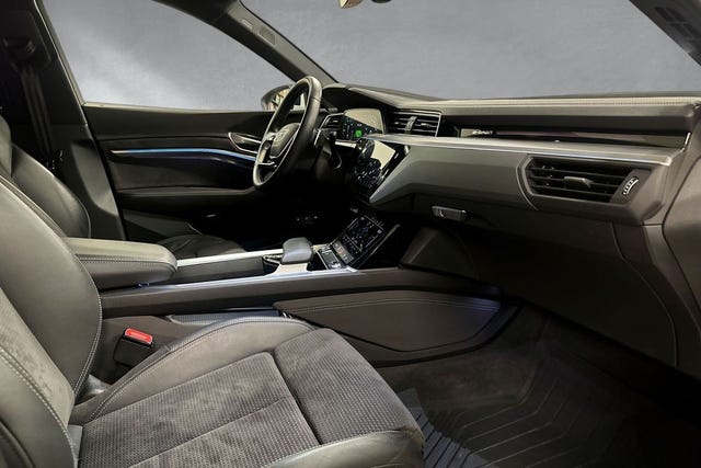 2020 AUDI E-TRON - 33